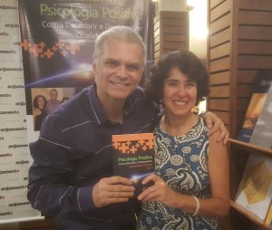 Betty Vibranovski e Ricardo de Sá, um dos autores do livro "Psicologia Positiva" - 22/11/2016